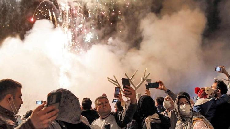 İranda Nevruz tatilinde yaşanan trafik kazalarında 247 kişi öldü