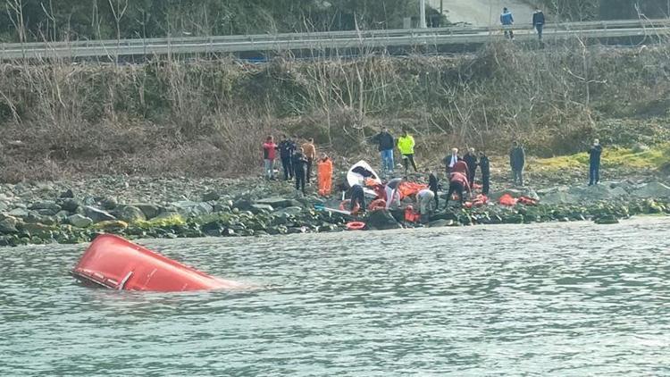 İçinde 14 öğrencinin olduğu filika alabora oldu