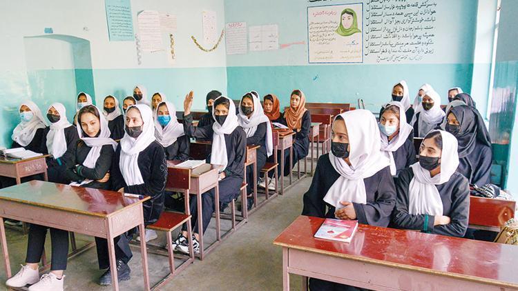 Taliban kız öğrencilere eğitim sözünü tutmadı