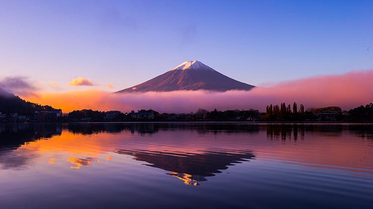 Japonya’da su altı volkanı patladı