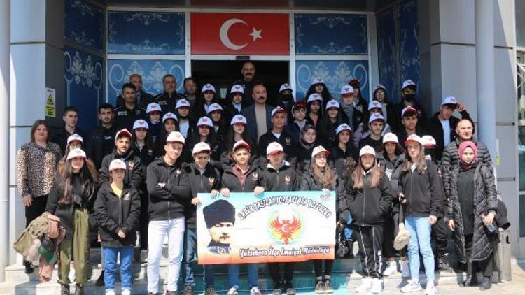 Yüksekovada 40 öğrenci, Çanakkele ve İstanbula uğurlandı