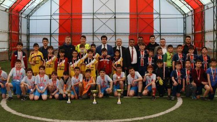 Okul sporları futbol turnuvası tamamlandı