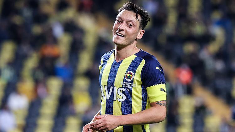 Fenerbahçede kadro dışı kalan Mesut Özilin menajeri net konuştu Kimse gitmesini beklemesin