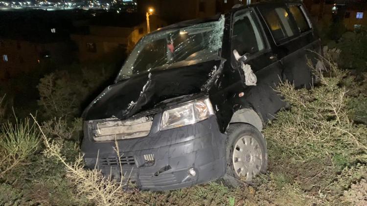 Sancaktepe’de panelvan minibüs şarampole yuvarlandı: 1 ölü