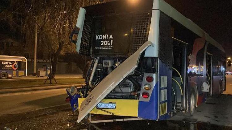 TIR, otobüse çarptı:  1 yaralı