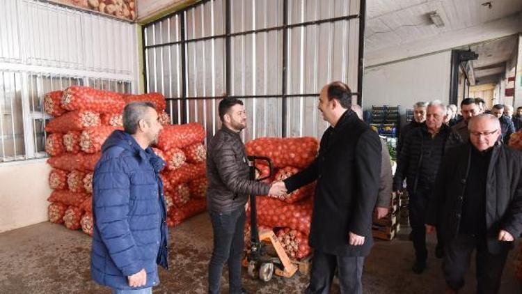 Başkan Altay, sebze ve meyve halini ziyaret etti