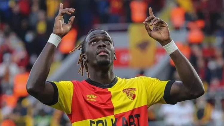 Göztepeli Ndiaye’ye Shanghai Port kancası