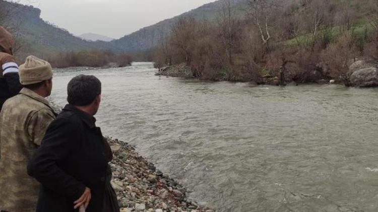 Görev değişimi sırasında dereye düştü Kaybolan asker için arama çalışmaları başlatıldı