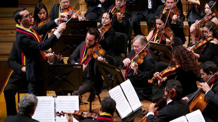‘El Sistema’ orkestrası üç konserle İş Sanat’ta