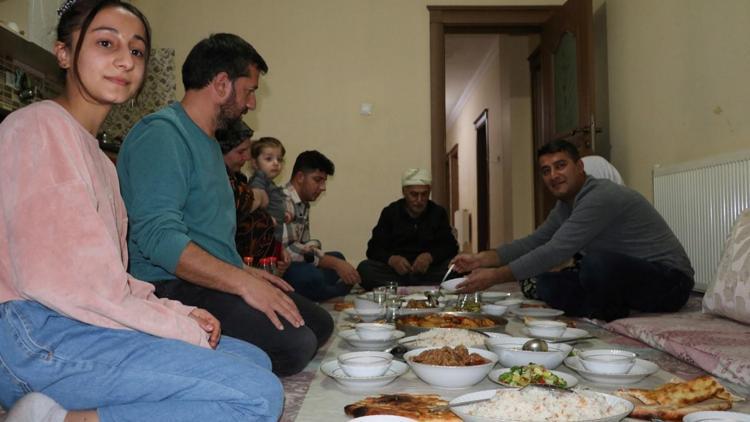 Türkiyede ilk iftar Şemdinlide açıldı