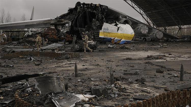 İşte dünyanın en büyük uçağı An-225 Mriyanın enkazı