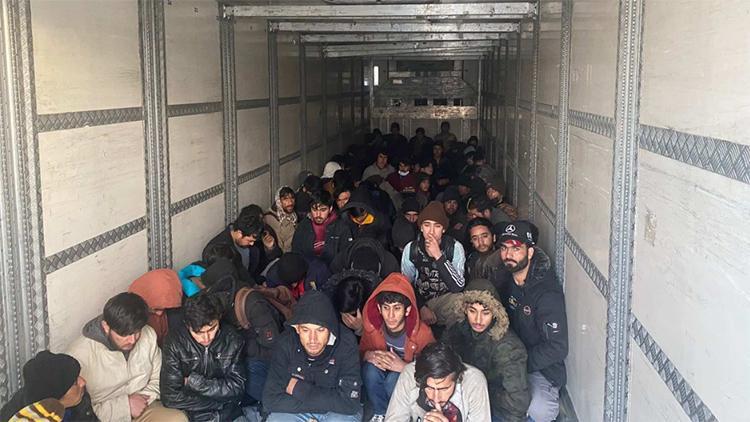 Bitliste TIRdan 3ü çocuk 129 kaçak göçmen çıktı
