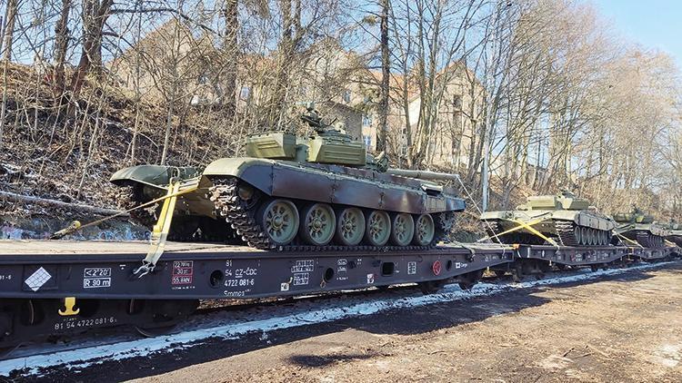 Bir NATO üyesinden ilk tank sevkıyatı: Çekya, Rus yapımı silahları Ukraynaya yolluyor