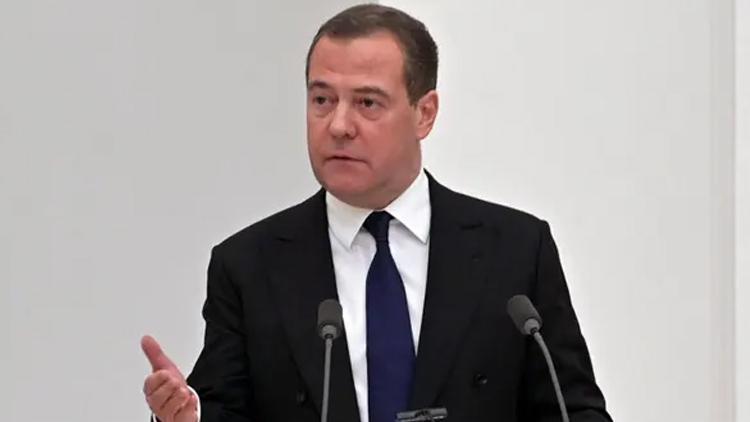 Medvedev duyurdu: Rusyadan yaptırımlara karşı adım