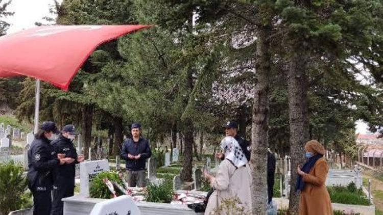 Şehit polis mezarı başında anıldı