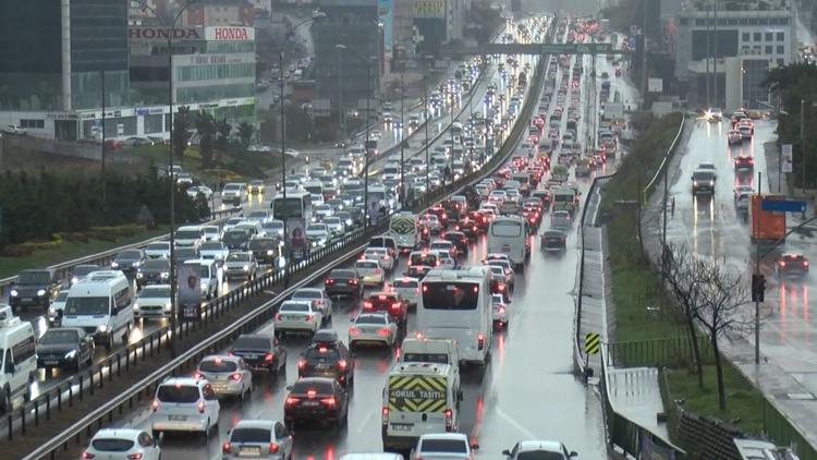 İstanbulda trafik yoğunluğu yüzde 80ne ulaştı