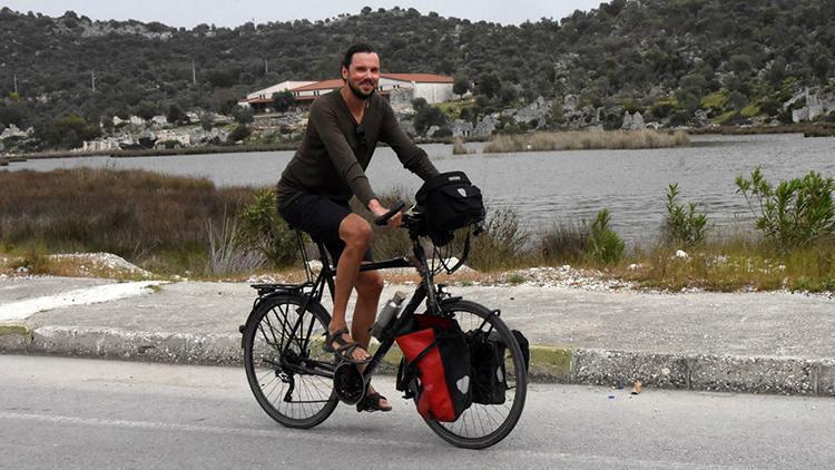 Alman mühendis, bisikletle 11 ülke gezip Türkiyeye geldi