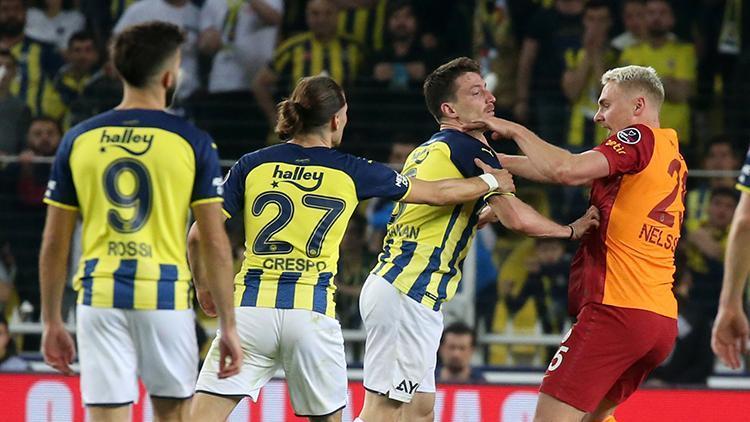 Fenerbahçe-Galatasaray maçında tansiyon yüksel Mert Hakan Yandaş ve Marcao...
