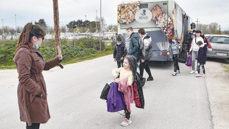 Yunanistan’da şimdi de mültecilere ayrımcılık