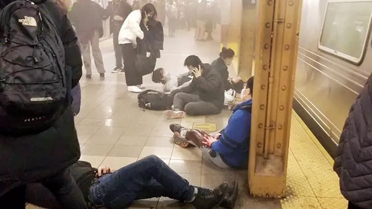 New York’ta panik Metroda silahlı saldırı: 28 yaralı