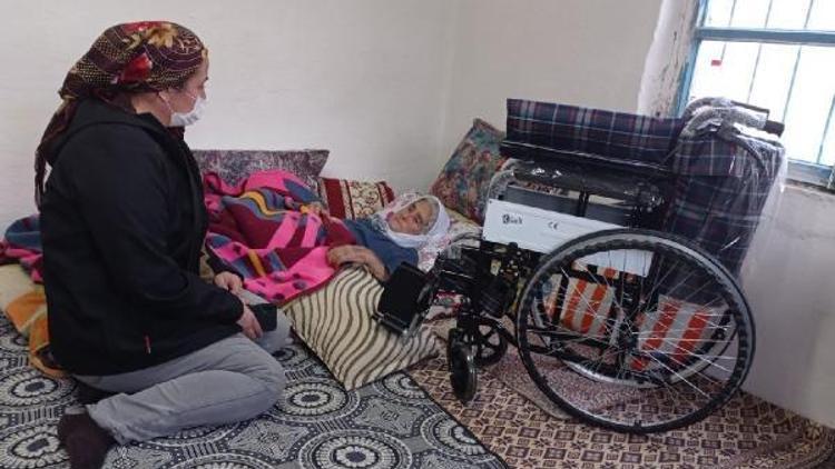 Kaş Belediyesinden 10 ihtiyaç sahibine tekerlekli sandalye yardımı