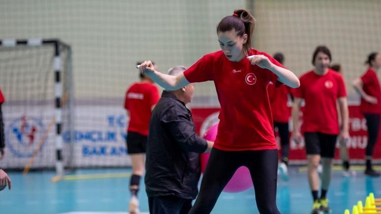 A Milli Kadın Hentbol Takımı, Sırbistan ve İsveç maçlarının hazırlıklarını sürdürüyor