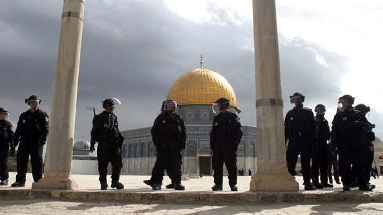 İsrail polisi Mescid-i Aksa’da Müslümanlara saldırdı: 152 yaralı