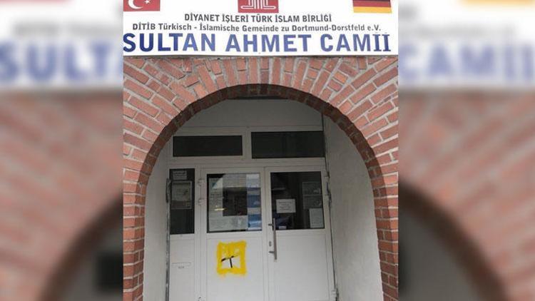 Almanya’da Sultan Ahmet Camisi’ne ırkçı saldırı