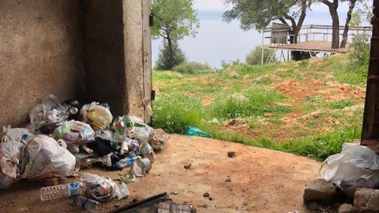 Gelidonya Feneri çöplüğe döndü