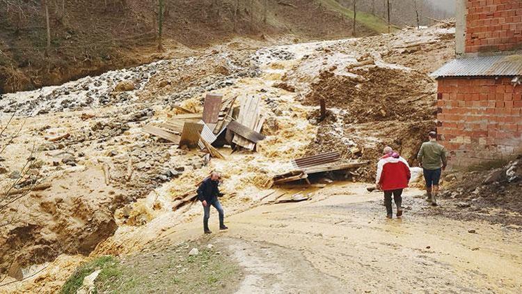 Trabzon’da heyelan Canlarını zor kurtardılar