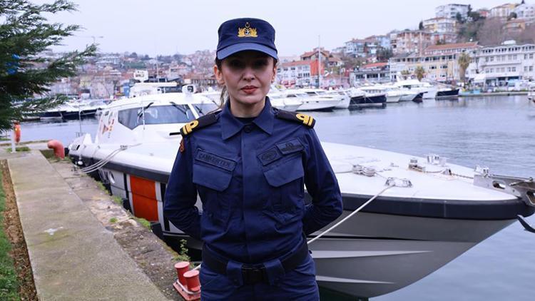 Sahil Güvenlik Komutanlığının ilk kadın bot komutanı Esra Çamkerten görev başında