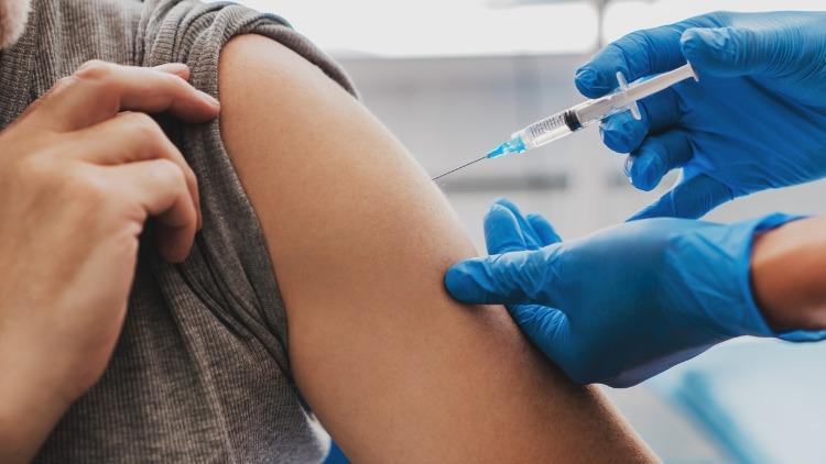 Aşı olmak orucu bozar mı Diyanet aşı ve iğne olmanın oruca etkisini açıkladı
