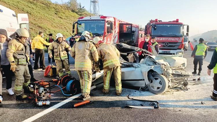 Sisli yolda kamyona arkadan çarptı: 1 ölü 1 yaralı