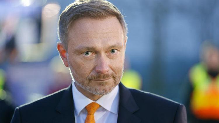 Lindner korona oldu