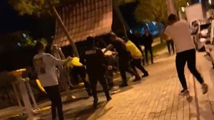 Mersinde plakasız motosikletin evrakını isteyen polislere saldırı