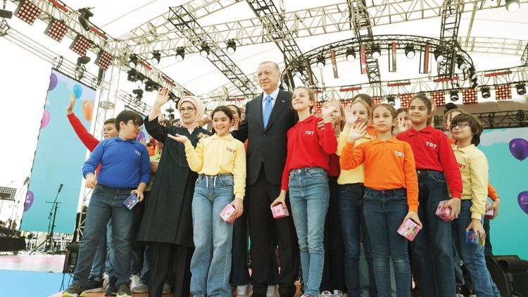 Cumhurbaşkanı Erdoğan çocuklarla buluştu: Bomba sesleri değil kahkaha çınlamalı