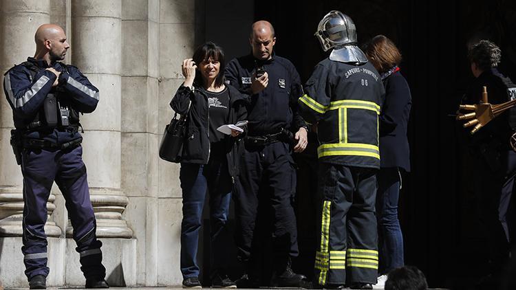 Fransa’da seçim günü bıçaklı saldırı: 2 yaralı