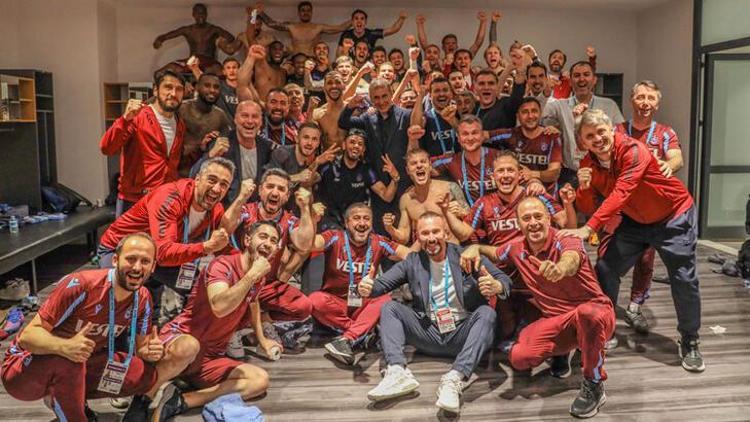 Trabzonsporda ilk şampiyonluk bekleyişi Abdullah Avcı ve 23 futbolcu...