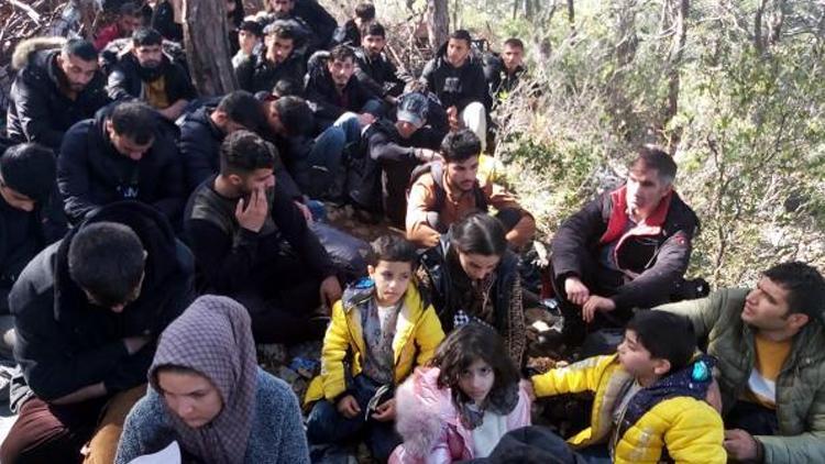 İzmirde 89 kaçak göçmen ve 12 organizatör yakalandı