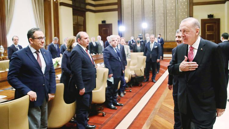 Cumhurbaşkanı Erdoğan açıkladı: Kapalı alanda maskeye veda