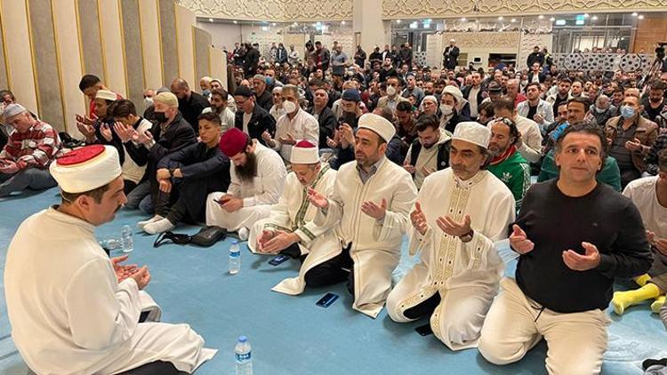 Köln DİTİB Merkez Camii’nde Kadir Gecesi dualarla idrak edildi