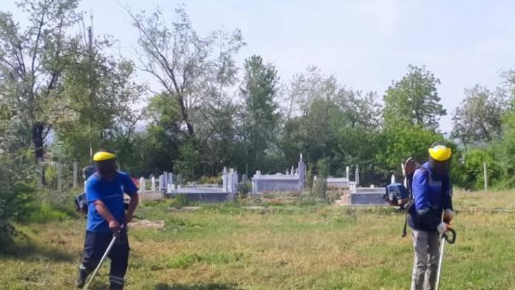 Erbaada bayram öncesi mezarlıklar bakıma alındı