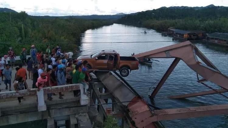 Filipinler’de facia Nehrin üzerindeki köprü çöktü: 4 ölü