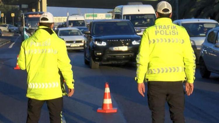 Bayram tatilinde 210 bin polis ve jandarma yollarda görev yapacak