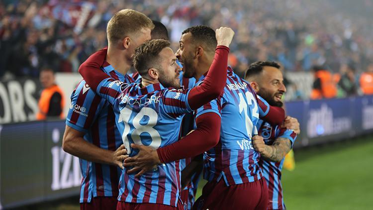 Trabzonsporda 23 futbolcunun ilk şampiyonluk sevinci