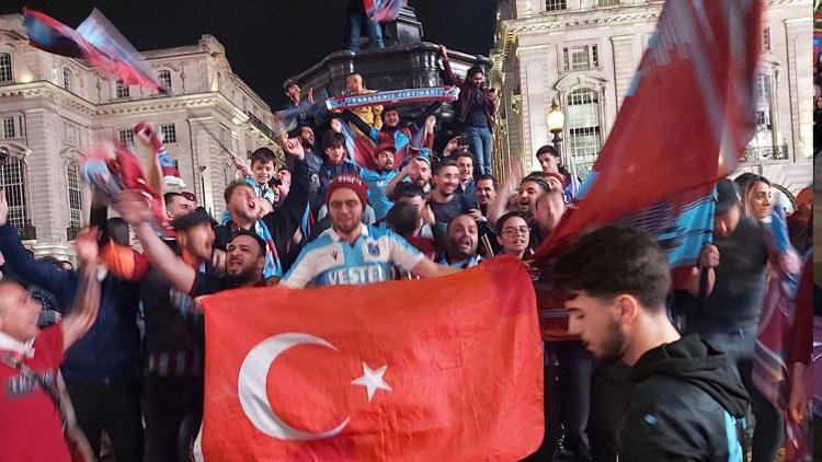 Londra’da Trabzonsporluların şampiyonluk coşkusu