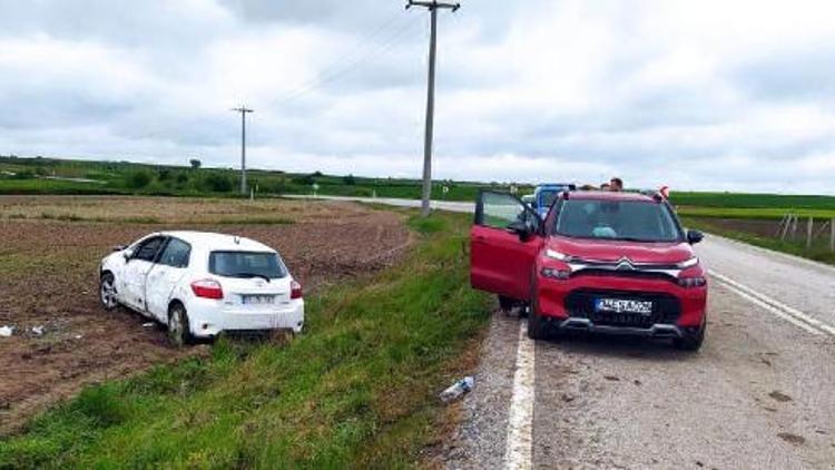 Tekirdağda tarlaya devrilen otomobilde 4 kişi yaralandı