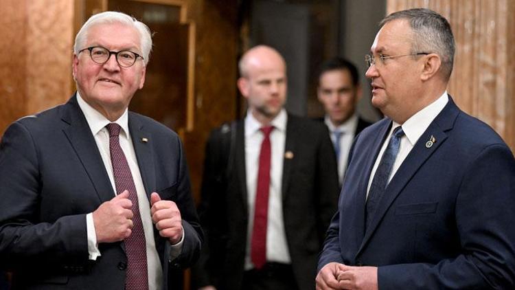 Steinmeier Zelenski’yle görüşmeye hazır