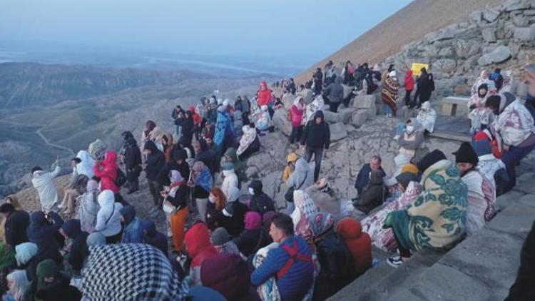 Bayram tatilinde Nemrut Dağını 10 bin kişi ziyaret etti