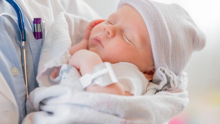 Yeni doğan bebek nasıl uyandırılır? Yeni doğan bebek uyandırma yöntemi